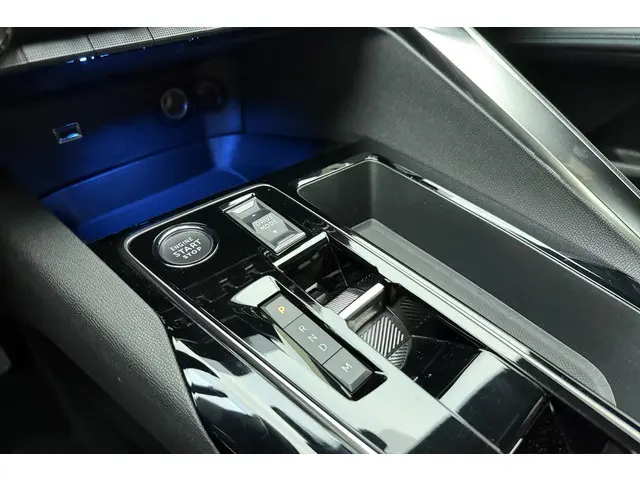 Peugeot 3008 1.2 Hybrid 136 Allure 2024 Hybride Benzine 30