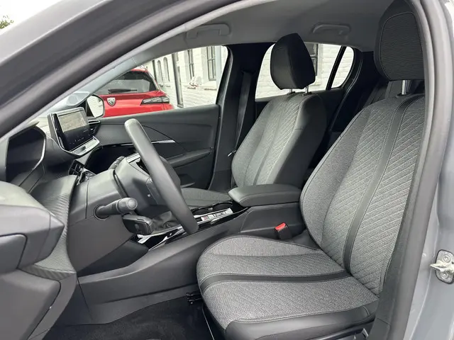 Peugeot 208 1.2 Turbo 100 PK Allure 2024 Benzine 12