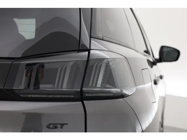 Peugeot 5008 1.2 PureTech GT Pack Business 2022 Benzine 32