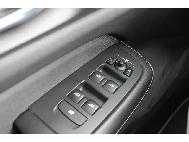 Volvo S60 2.0 B3 R-Design 2021 Benzine 22