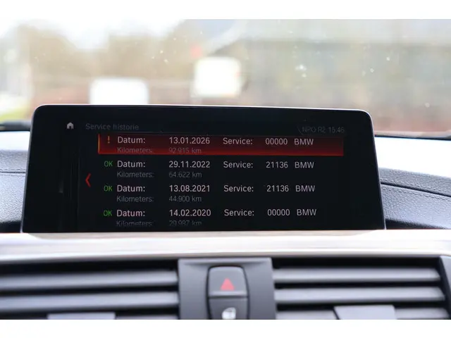 BMW 3 Serie 318i Luxury Edition 2019 Benzine 38