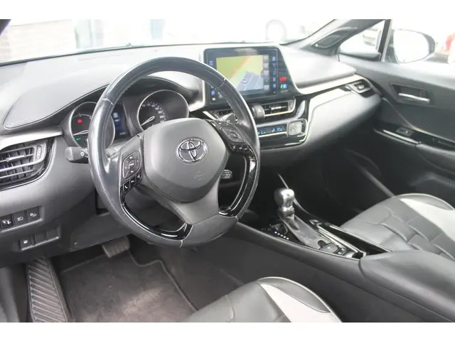 Toyota C-HR 1.8 Hybrid Adventure 2018 Hybride Benzine 25