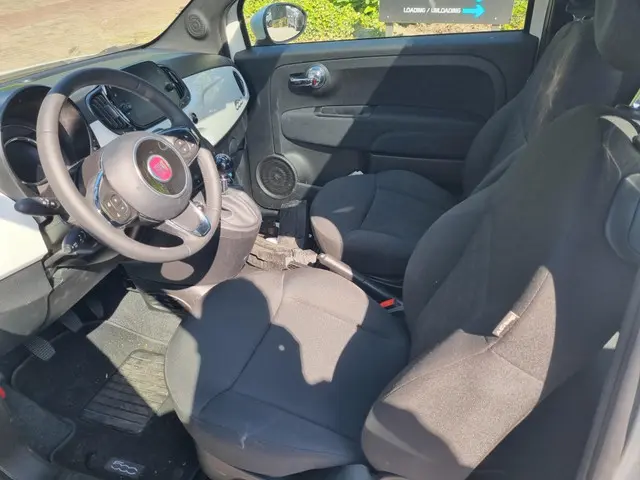 Fiat 500 1.0 Hybrid Dolcevita 2024 Benzine 13