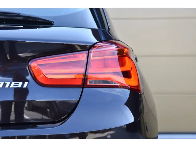 BMW 1 Serie 118i Essential 2015 Benzine 9