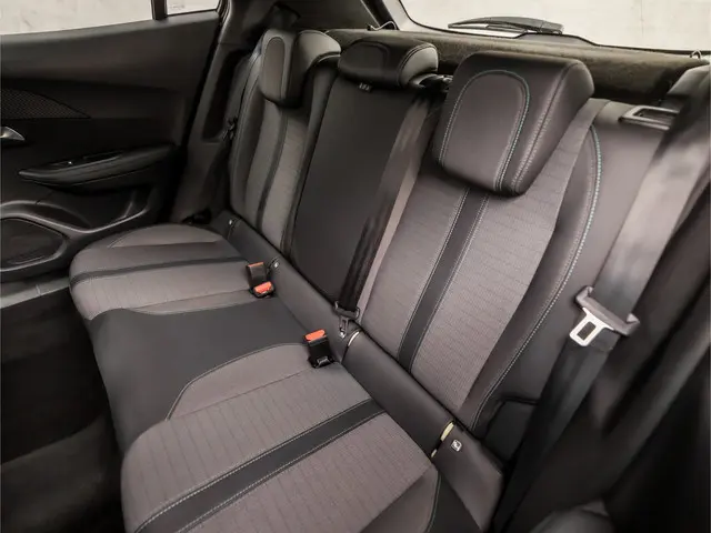 Peugeot 2008 1.2 PureTech Allure Sport 2023 Benzine 16