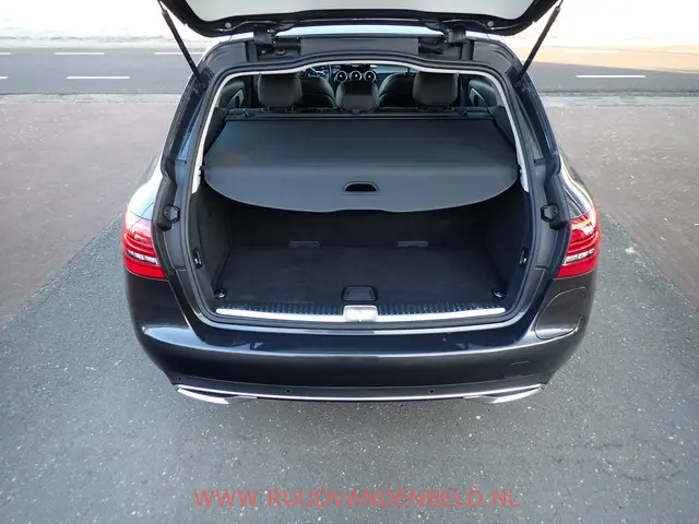 Mercedes-Benz C-Klasse Estate 300DE 2020 Hybride Diesel 29