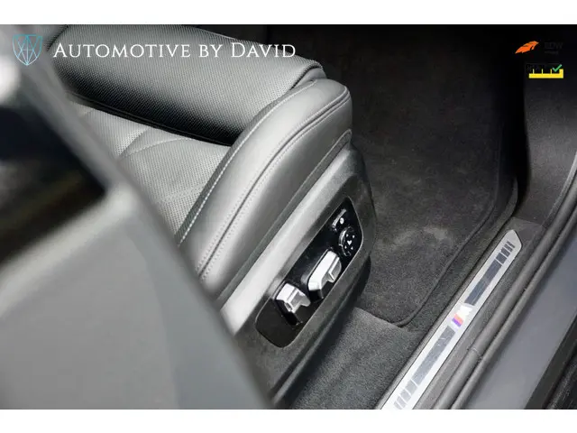 BMW XM PHEV 4.4 V8 653 pk 30 kWh 2023 Hybride Benzine 75