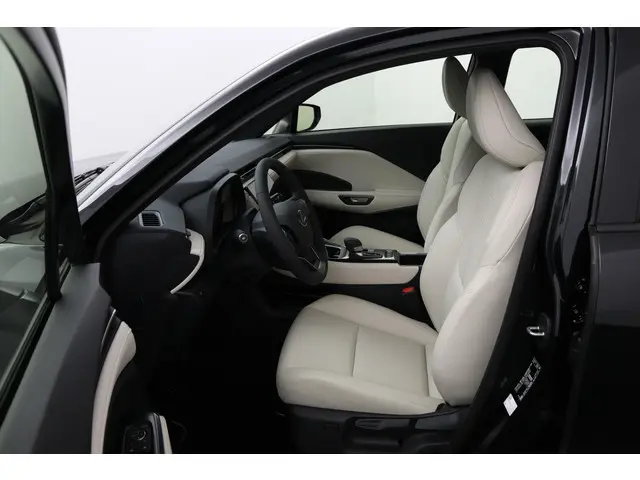 Lexus LBX Elegant 2WD 2025 Hybride Benzine 16