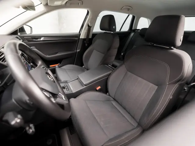 Škoda Superb Combi 1.5 TSI ACT Sport Deluxe 2020 Benzine 15