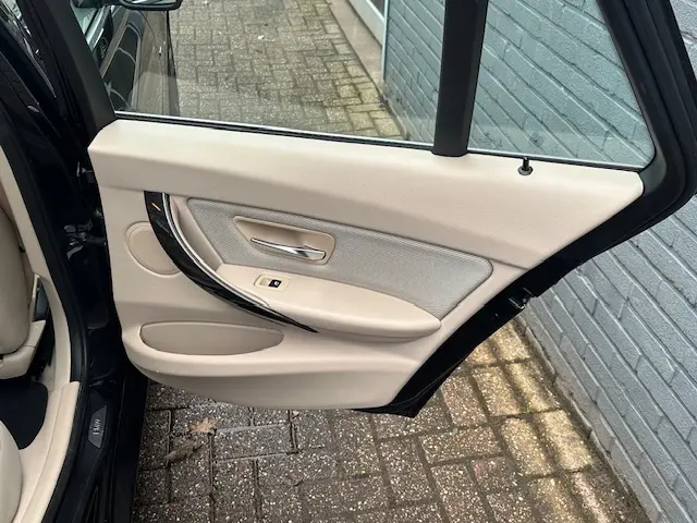 BMW 3 Serie Touring 316i High Executive 2014 Benzine 22