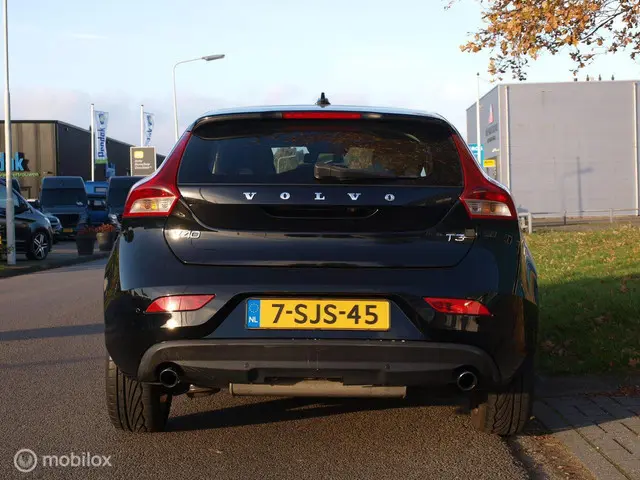 Volvo V40 T3 150pk Momentum 2013 Benzine 6