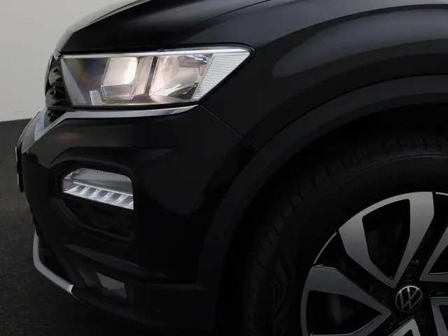 Volkswagen T-Roc 1.5TSI/150PK Active DSG 2022 Benzine 25