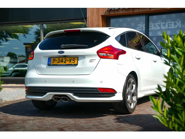 Ford Focus 2.0 ST-3 2016 Benzine 11