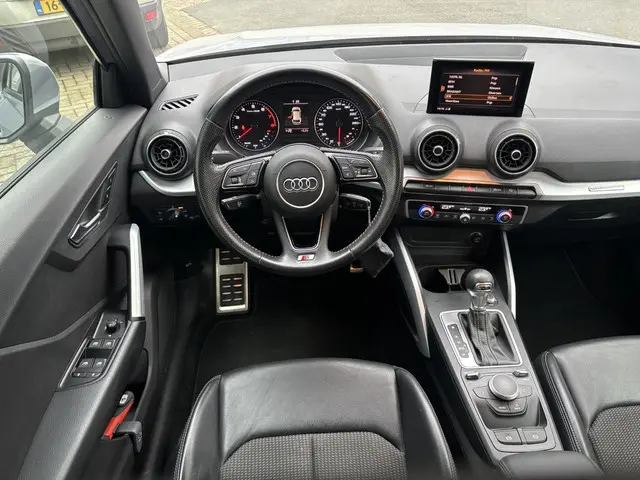 Audi Q2 35 TFSI CoD Sport S line Edition 2019 Benzine 10