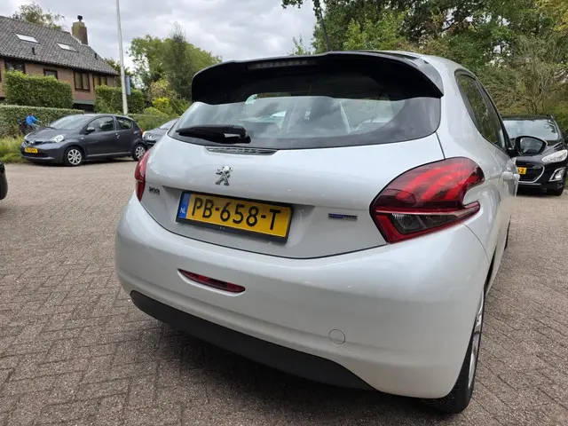 Peugeot 208 1.2 PureTech Active 2017 Benzine 10