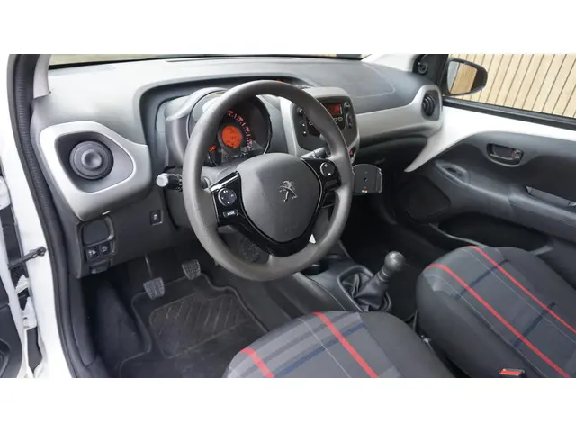 Peugeot 108 1.0 VTi 69pk 3Drs Active 2016 Benzine 9
