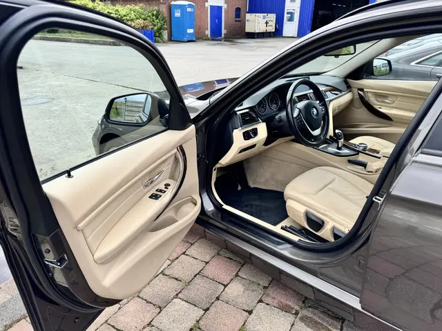 BMW 3 Serie Touring 328i High Executive 2014 Benzine 10