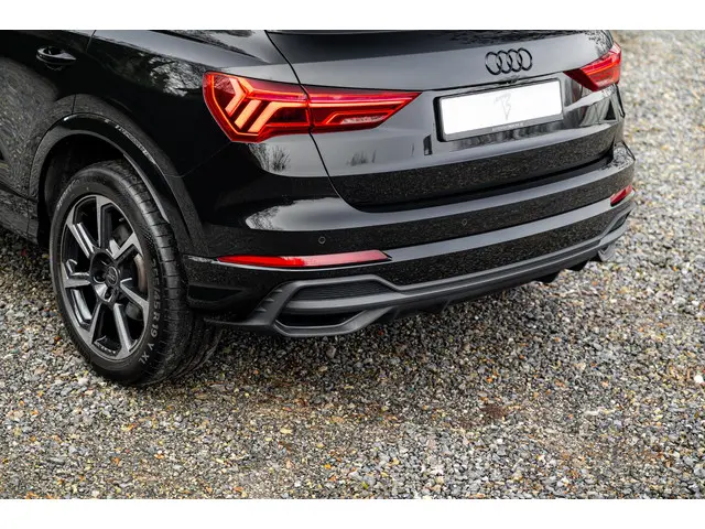 Audi Q3 45 TFSI e S edition 2024 Hybride Benzine 34