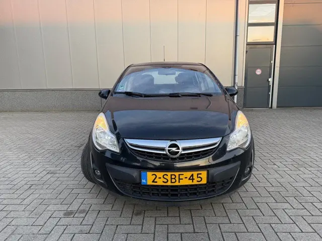 Opel Corsa 1.4-16V Cosmo 164.196KM 2013 Benzine 2