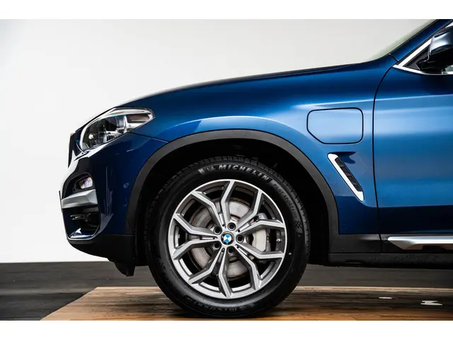 BMW X3 xDrive30e High Executive 2021 Hybride Benzine 8