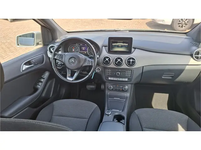 Mercedes-Benz B-Klasse 180 2015 Benzine 10
