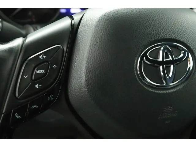 Toyota C-HR 1.8 Hybrid Bi-Tone 2017 Hybride Benzine 19