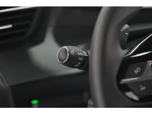 Peugeot 2008 PureTech 130 EAT8 GT 2024 Benzine 38