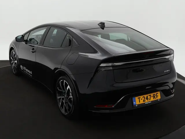 Toyota Prius 2.0 Plug-in Executive 2023 Hybride Benzine 10