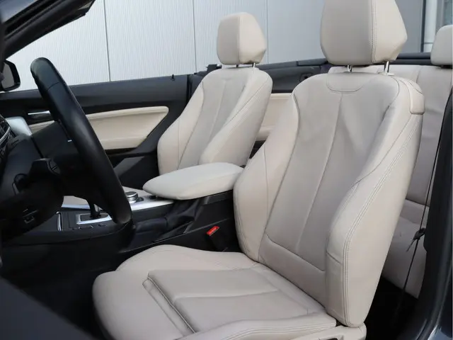 BMW 2 Serie Cabrio 220i High Executive 2021 Benzine 5