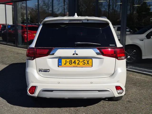 Mitsubishi Outlander 2.4 PHEV Pure+ 2020 Hybride Benzine 18