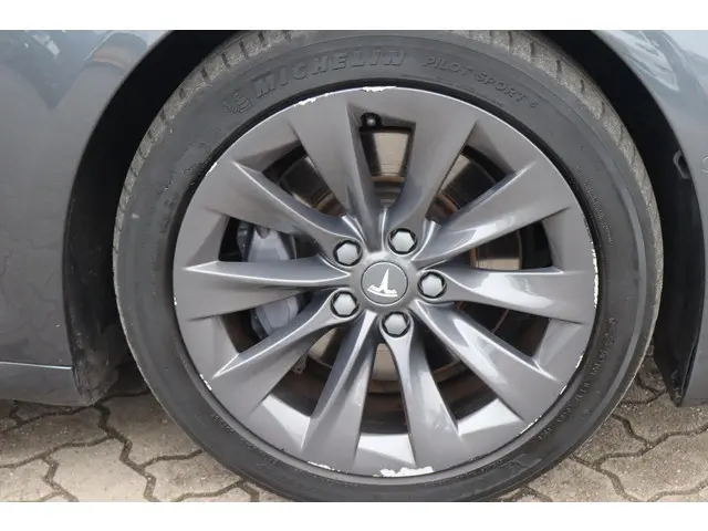 Tesla Model S Performance 2020 Elektrisch 13