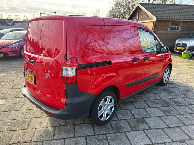 Ford Transit Courier 1.0 Trend EcoBoost S&S 2022 Benzine 3