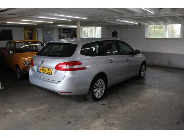 Peugeot 308 SW 1.2 e-THP Blue Lease 2014 Benzine 14