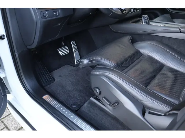 Volvo XC90 B6 AWD R-Design 2022 Benzine 36