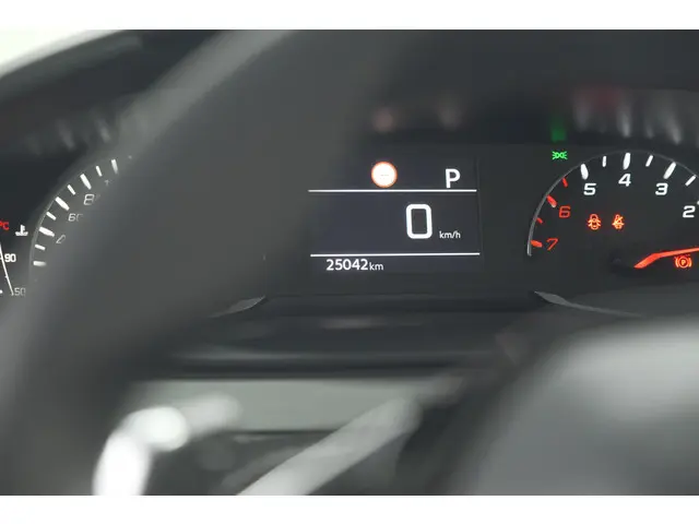 Peugeot 208 PureTech 100 EAT8 Active Pack 2023 Benzine 38