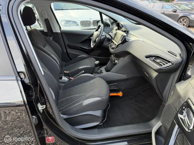 Peugeot 208 1.2 VTi Active,Airco,Cruise,5drs! 2013 Benzine 5