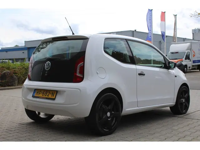 Volkswagen up! 1.0 take up! | Airco | APK | 2013 Benzine 6