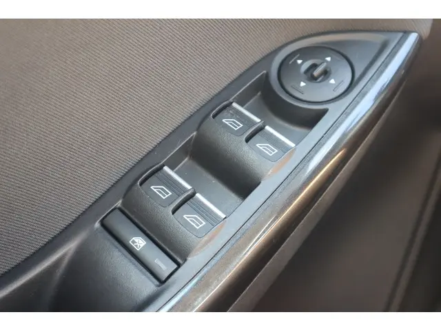 Ford Focus Wagon 1.0 First Edition 2015 Benzine 18