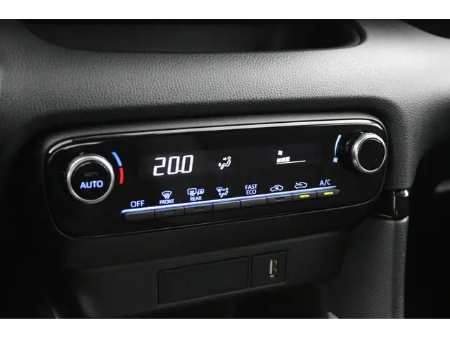 Toyota Yaris 1.5 Hybrid Dynamic 2022 Hybride Benzine 7