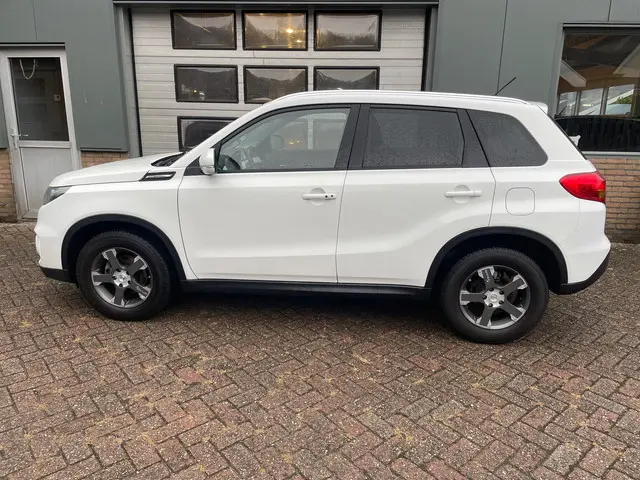 Suzuki Vitara 1.6 High Executive Automaat. 2016 Benzine 2