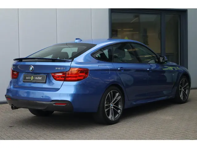 BMW 3 Serie Gran Turismo 320i Executive 2015 Benzine 8