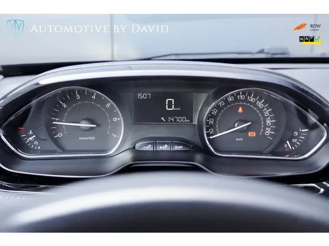 Peugeot 2008 1.2 VTi 82 pk ACTIVE 2014 Benzine 13