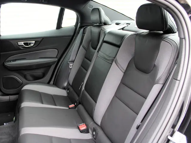 Volvo S60 2.0 T4 R-Design 2020 Benzine 13