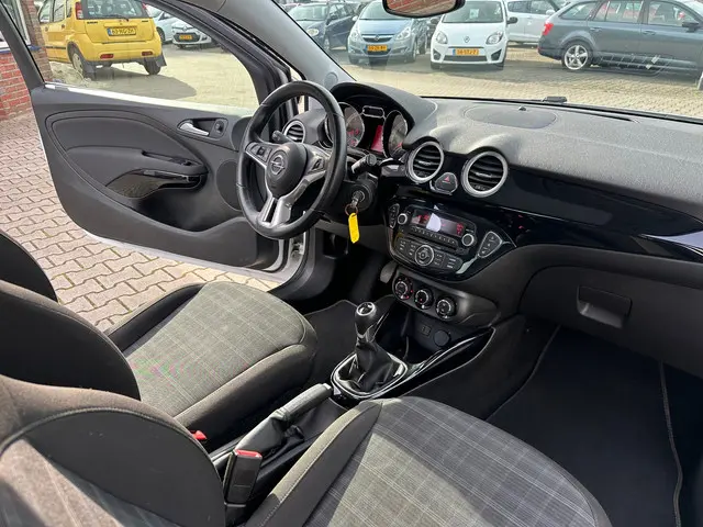 Opel ADAM 1.4 Bi-Fuel Jam 2015 Benzine 10