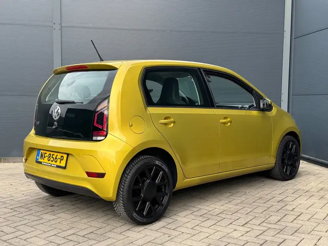 Volkswagen up! 1.0 BMT move up! Facelift / Nap 2017 Benzine 12