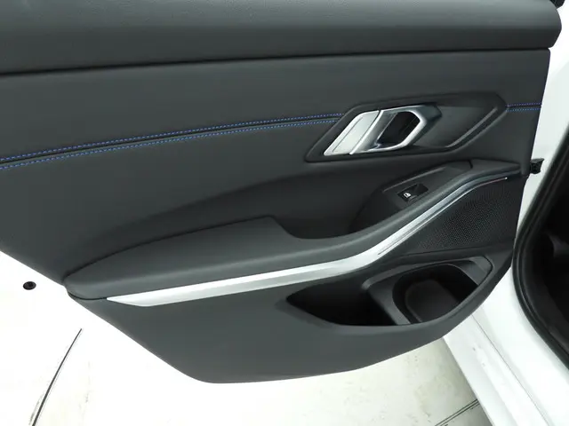 BMW 3 Serie Touring 318i 2022 Benzine 17