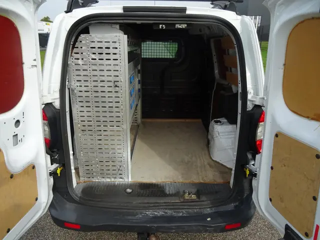 Ford Transit Courier 1.5 TDCI Trend 2018 Diesel 10