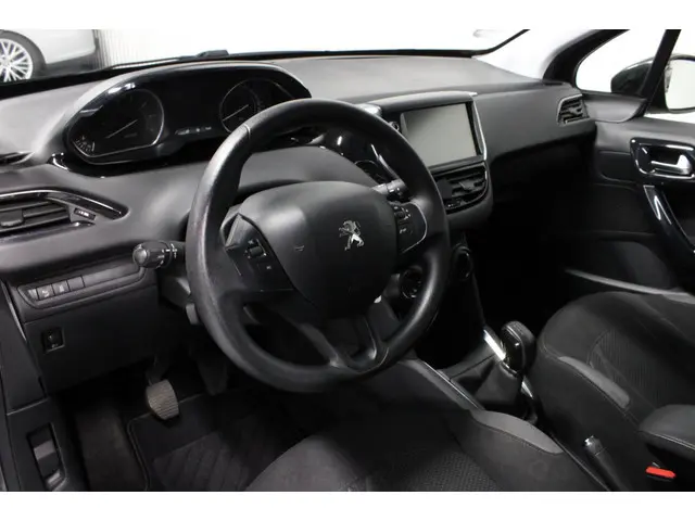 Peugeot 208 1.0 VTi Blue Lease 2013 Benzine 18