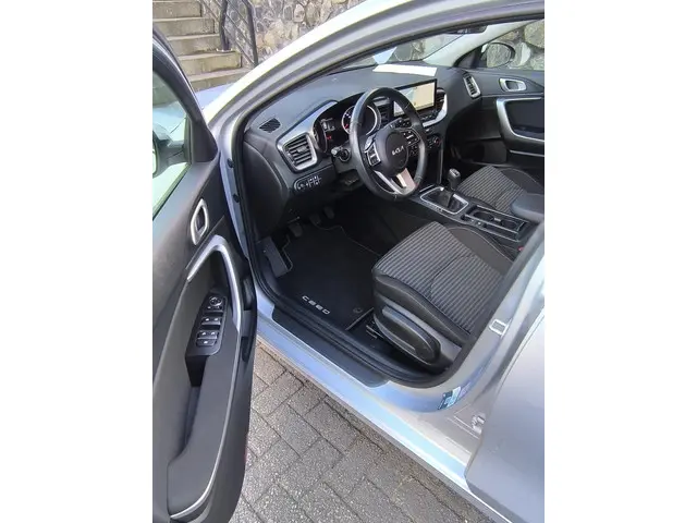 Kia Ceed 1.0 T-GDi DynamicLine 2023 Benzine 37