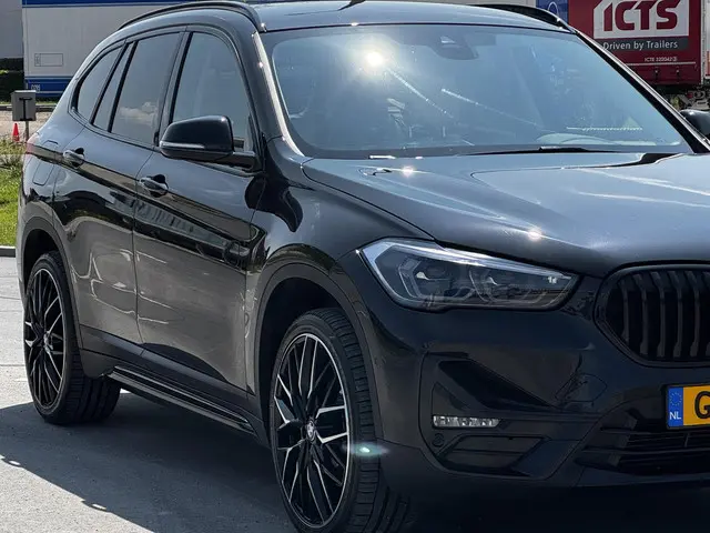 BMW X1 xDrive20i High Executive 2021 Benzine 12
